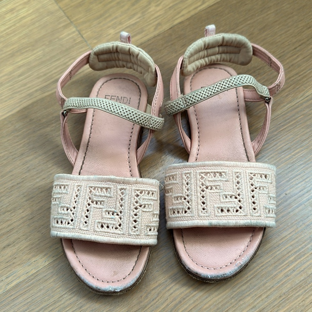 Fendi girls sandals size 27